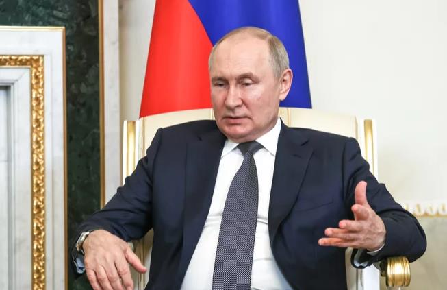 Путин поручил сократить домашние задания и убрать лишние контрольные в школах